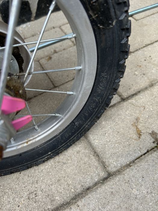 Bicicleta roz pentru copiu