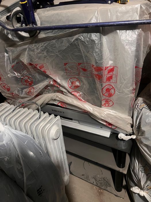 Отдам бесплатно телевизор с выпуклой спинкой с тумбой