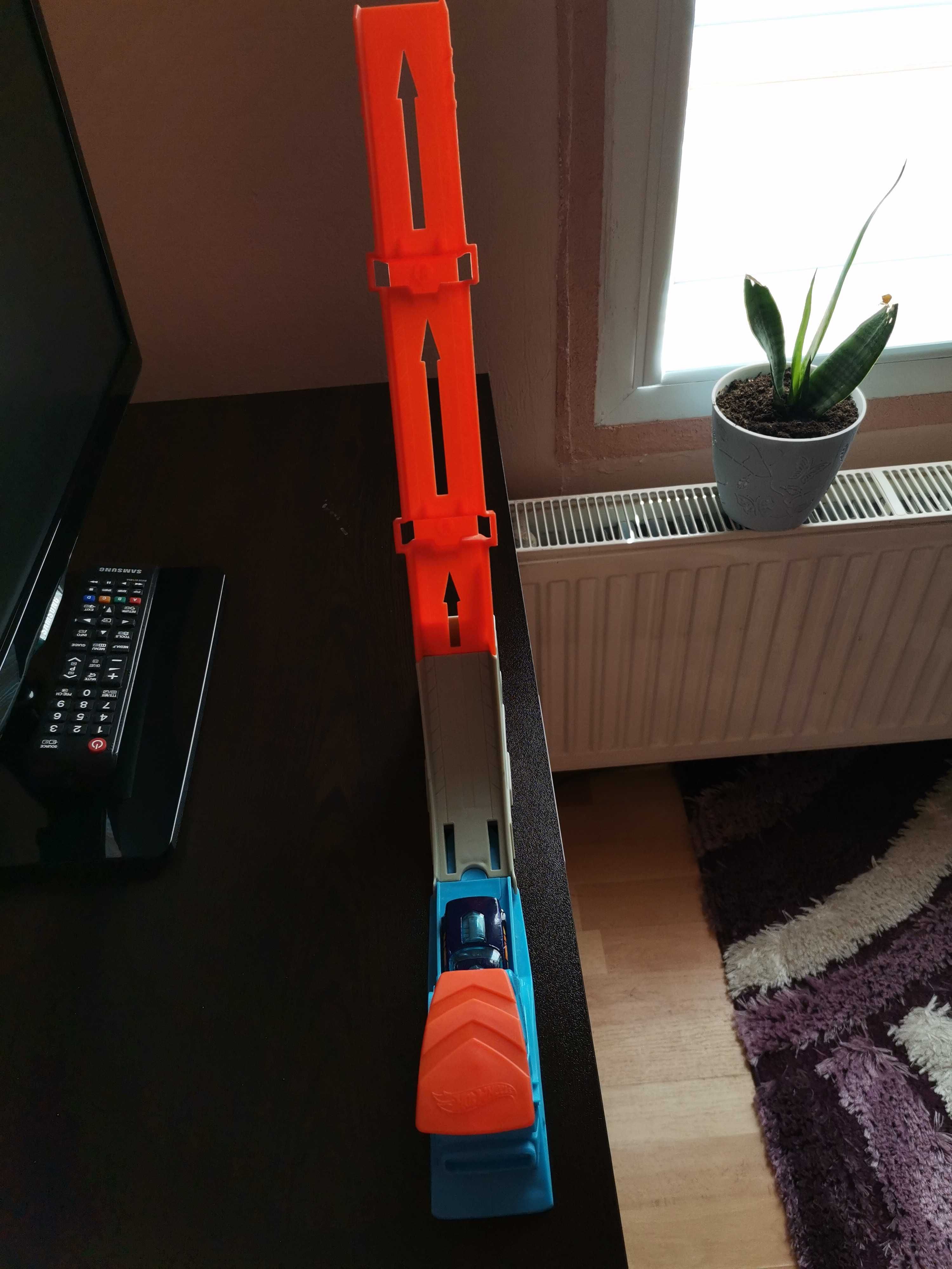 Изтрелваща писта с количка на hot wheels