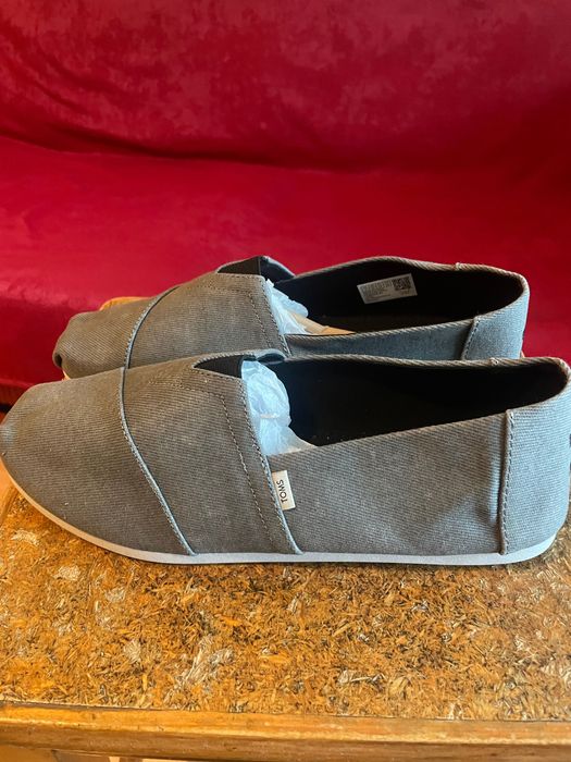 Espadrile Toms noi, mar 44