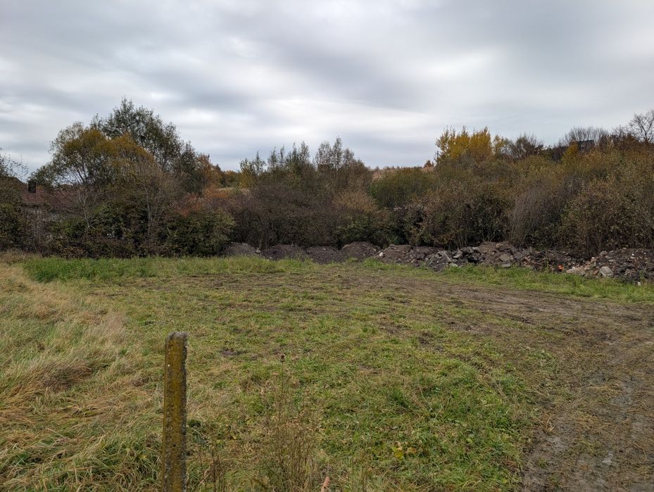 Teren Intravilan Strada Ghinzii langa asfalt.