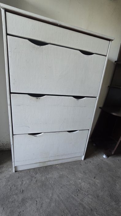 Pantofar alb cu patru sertare incapatoare