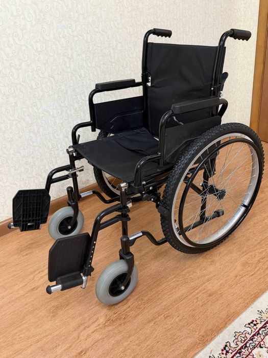 Продам новую инвалидную коляску