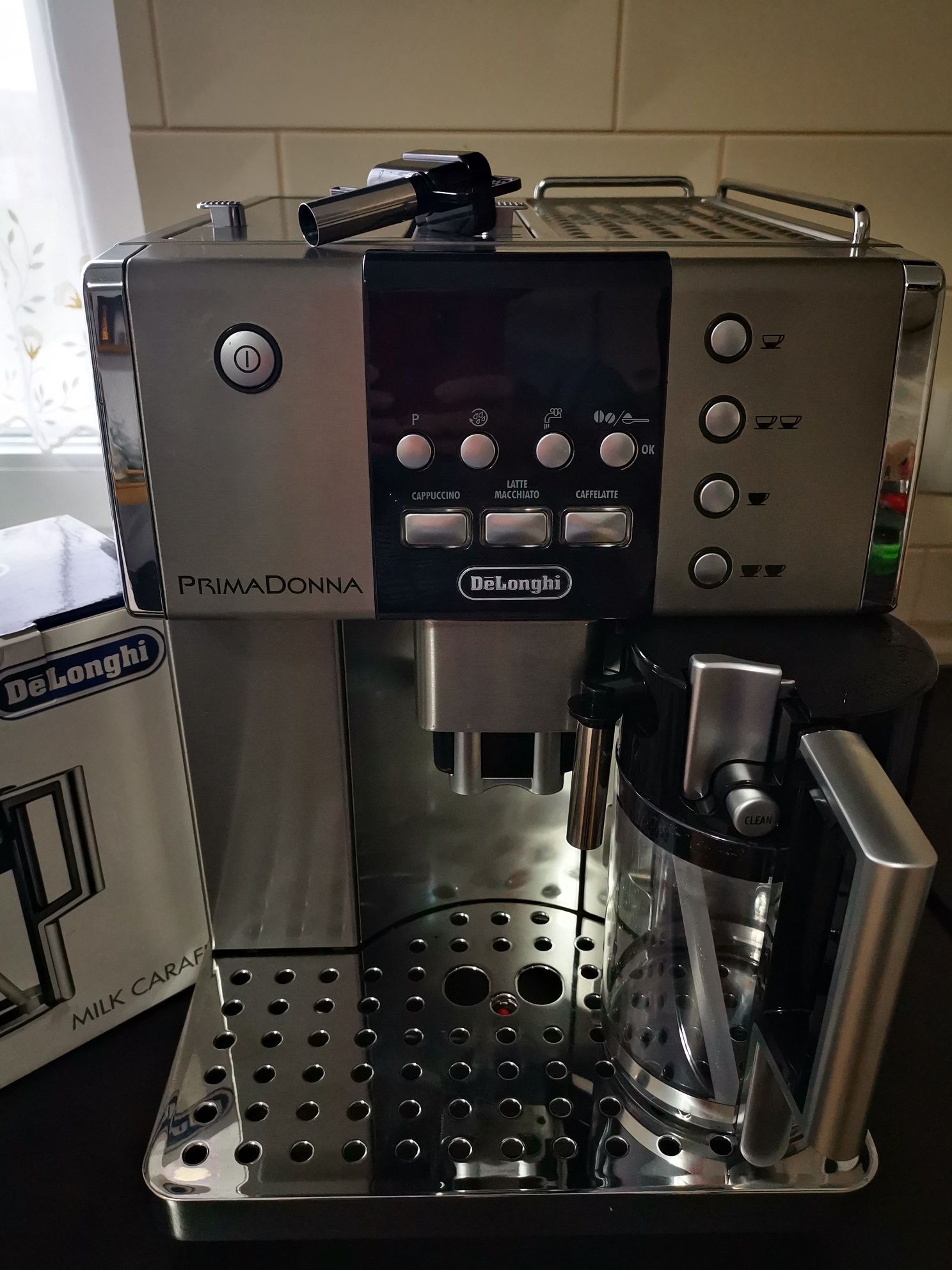 Espressor automat Delonghi PrimaDonna