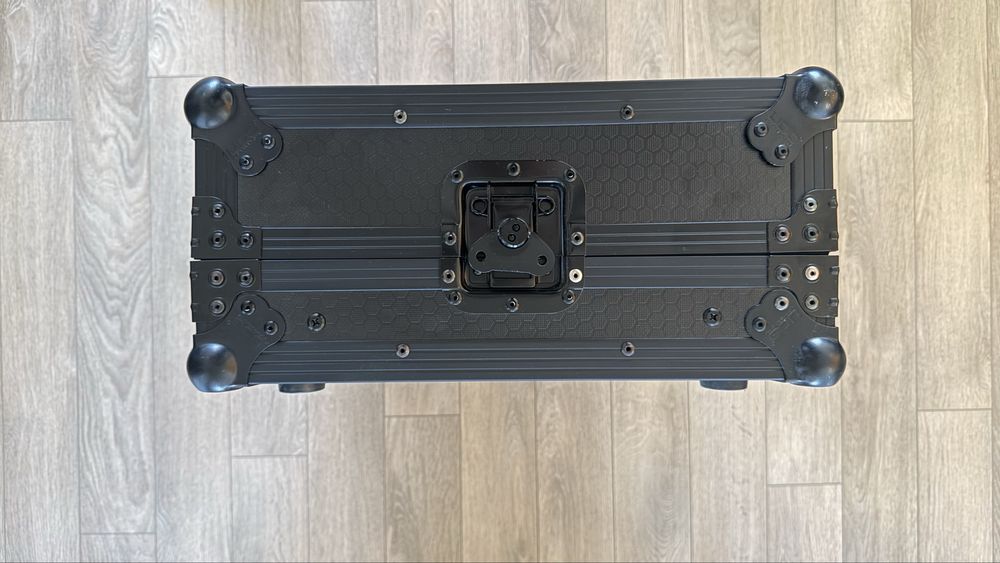 Pioneer DDJ-SR2 контролер с куфар UDG, Decksaver, ChromaCaps, Voucher