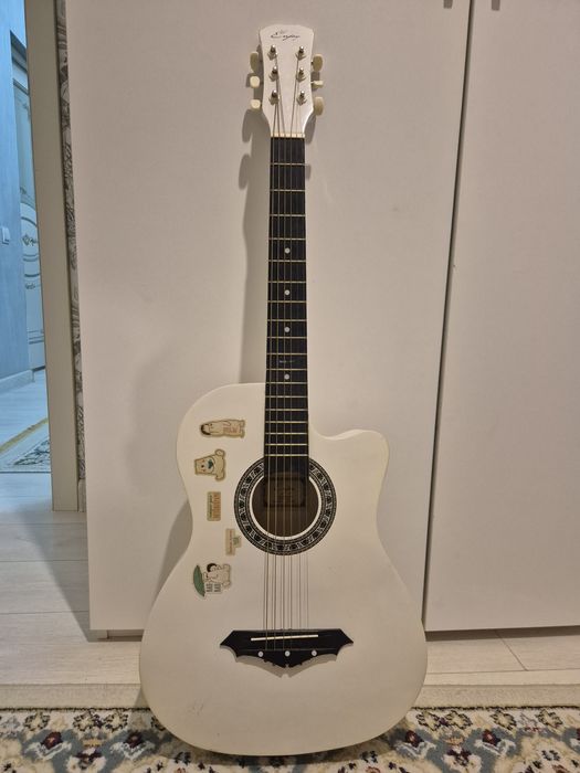 Гитара б/у в хорошем состоянии