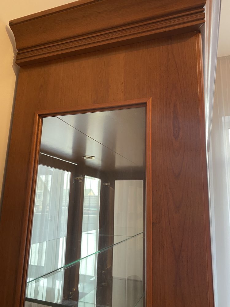 Продам шкаф-витрина, комод производства Италия