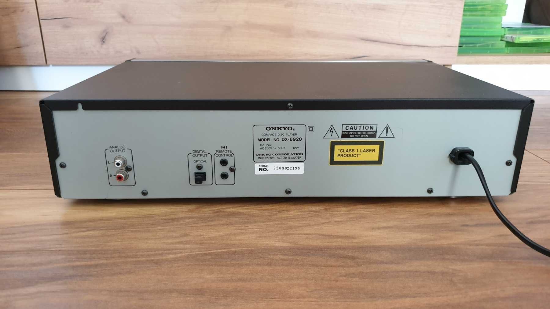 Продавам компакт диск плеър Onkyo DX-6920
