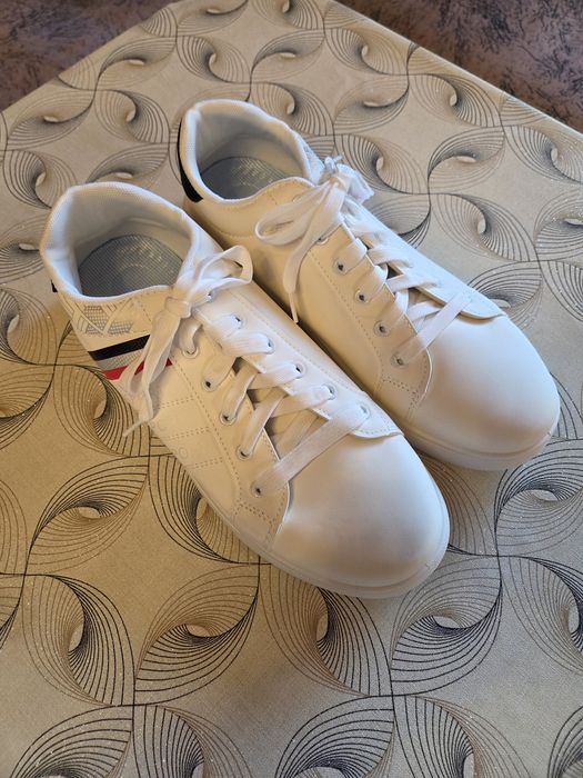 Чисто нови Мъжки кецове 48 номер !!!