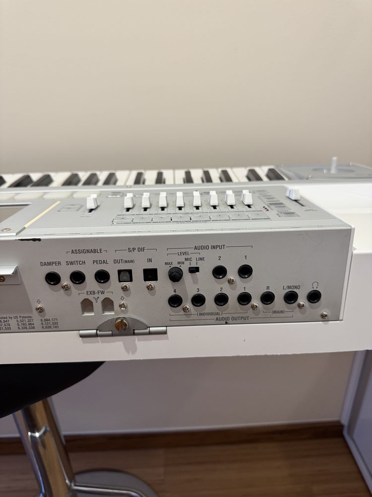 Продавам Korg M3