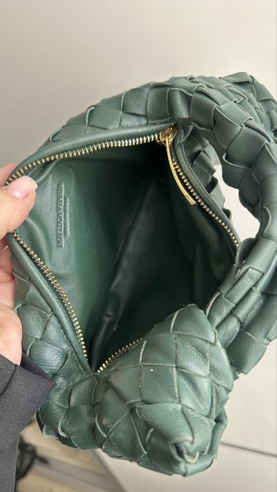 Bottega Veneta mini Jodie естествена кожа