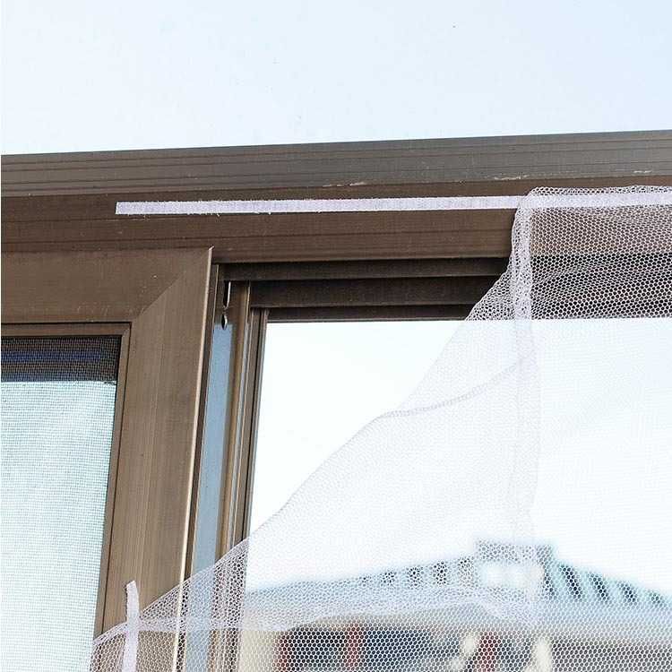 Предпазна мрежа за прозорци в бял цвят