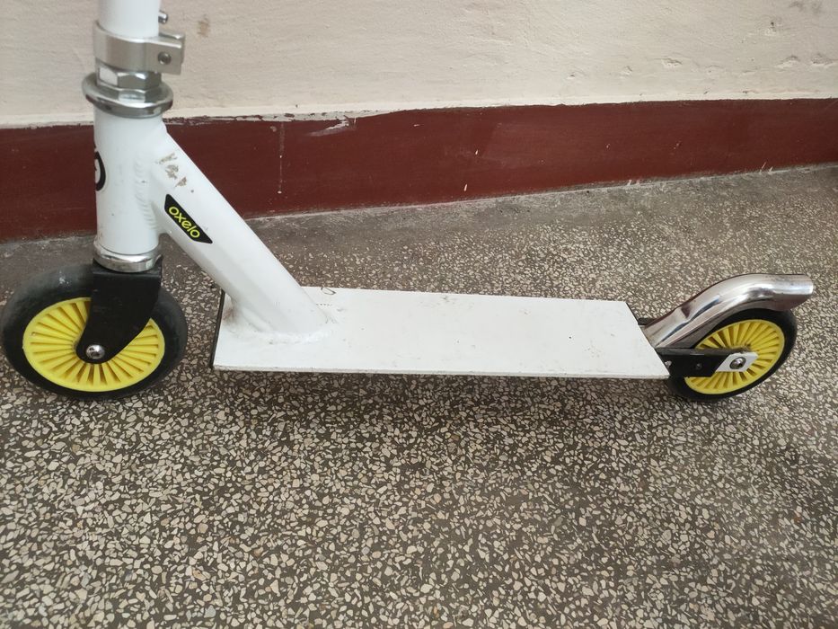 Vând trotineta Decathlon Oxelo Scooter Play 3 White
