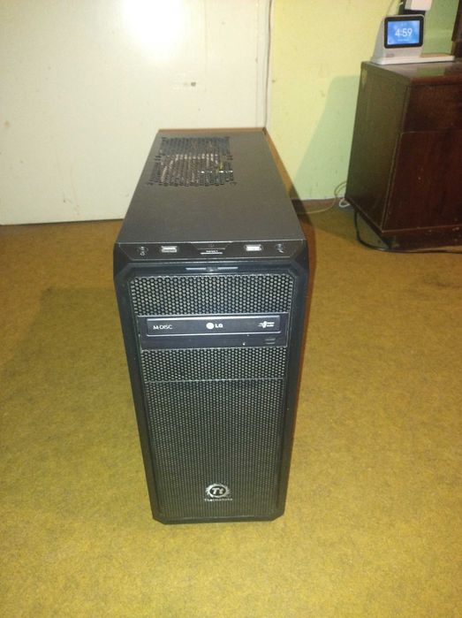 Настолен компютър в много добро състояние