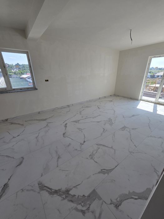 Vand apartamente bloc nou (parcare inclusa în pret)