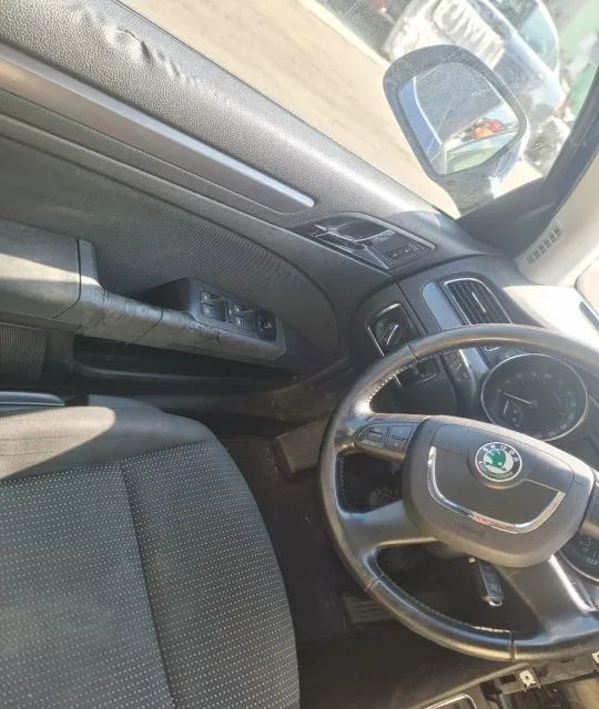 fete de usi usa  portiera stanga dreapta fata spate vas lichid parbriz expansiune compresor clima clapeta de acceleratie  Skoda Superb 2 motor 2.0tdi  BMM  Dezmembrez