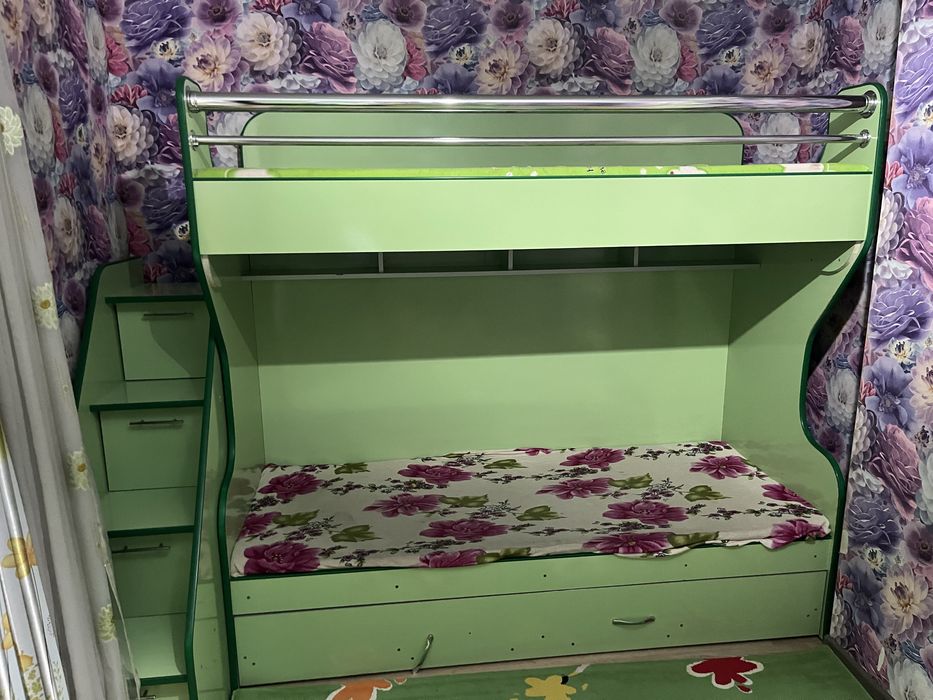 Продоётся детский спальный трёх ярестный.