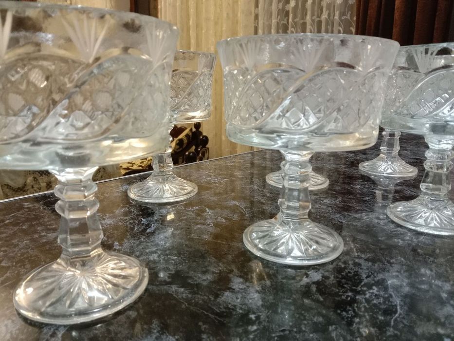 Продаются вазы 12шт