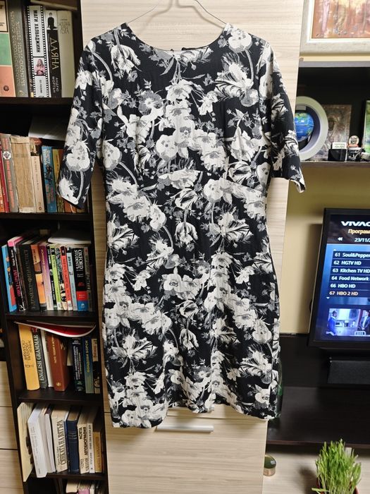 Рокля на JUNONA на цветя.