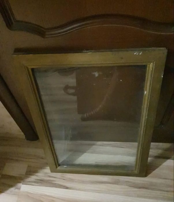 Рама со стеклом из дерева