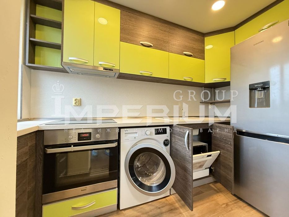 Тристаен обзаведен апартамент под наем в района на Спортна Зала, гр.