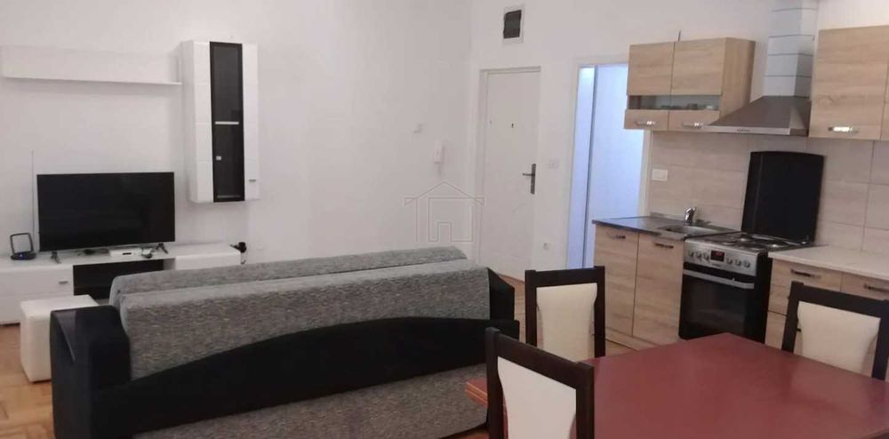 Дава се под наем Тристаен апартамент в Пловдив, Христо Смирненски - 75 кв.м за 326.4 € - Снимка #1