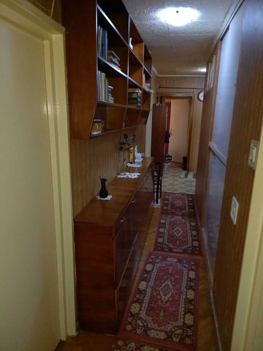 Apartament cu 4 camere, 2 bai și pivniță în Tudor