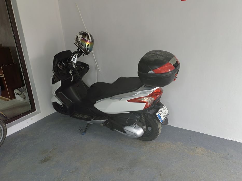 Kymco Downtown 300  kawasachi