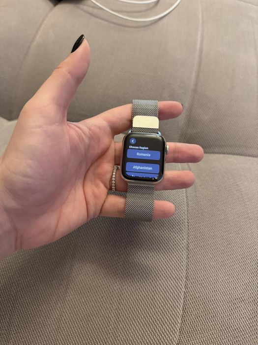 Apple Watch Series 6, GPS + Cellular, Silver Milanese loop