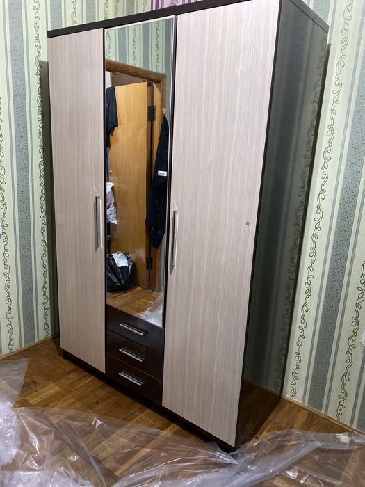 Шифоньер в хорошем состоянии