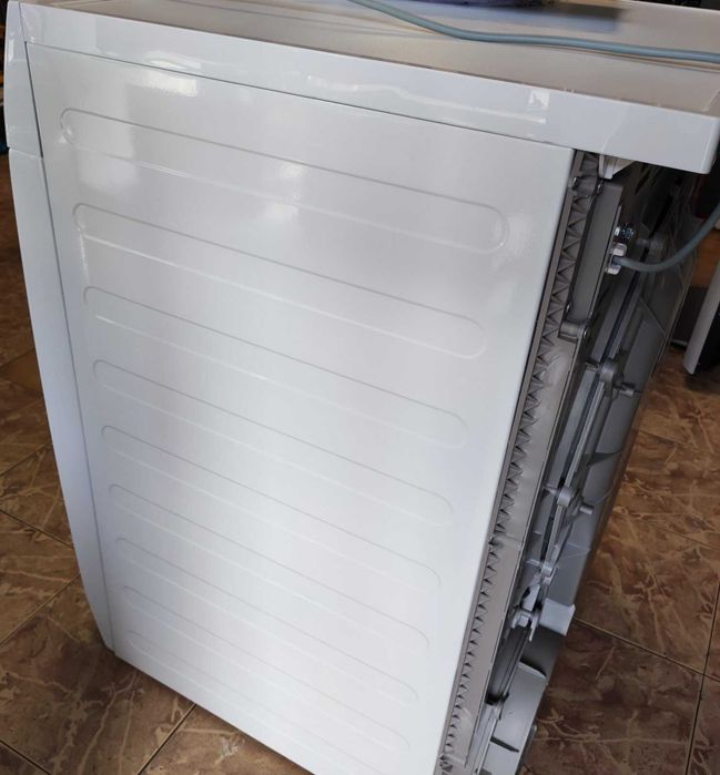 Сушилня AEG TR818A4E, 8 кг, Инверторен мотор, Термопомпа