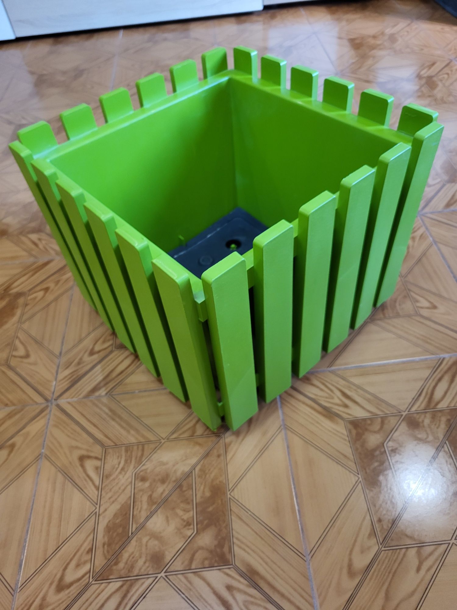 Продавам кашпа в много добро състояние