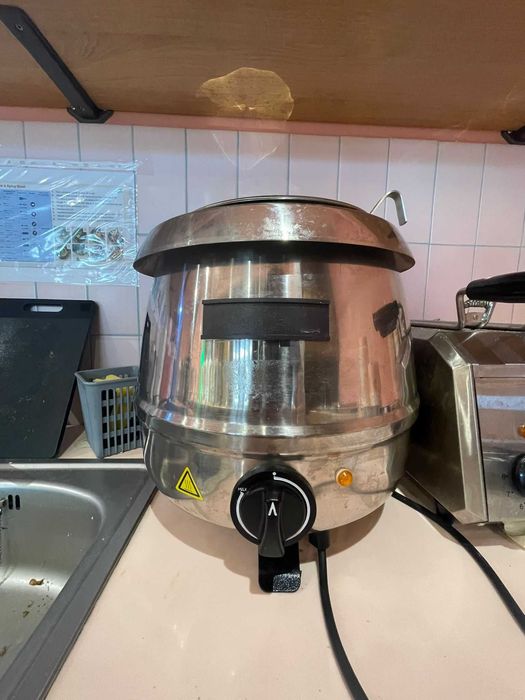 Supieră electrică Metro Professional – 9 L, neagră, cu termostat
