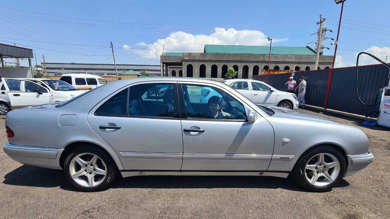 Mercedes Benz W210