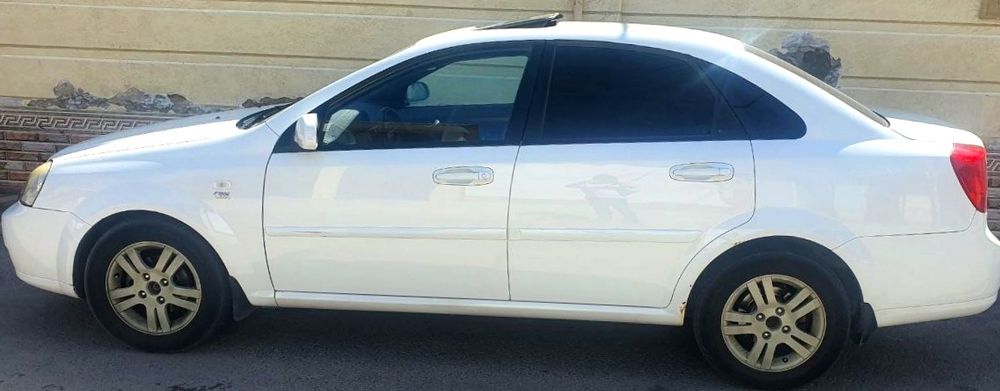 Srochna sotiladi Lacetti 2013 avtomat 1.6