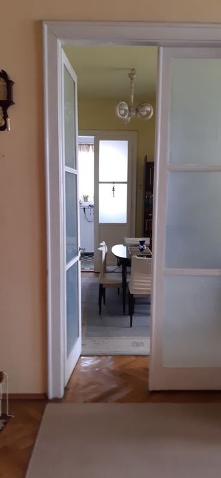 Vând apartament 3 camere central, cu grădină