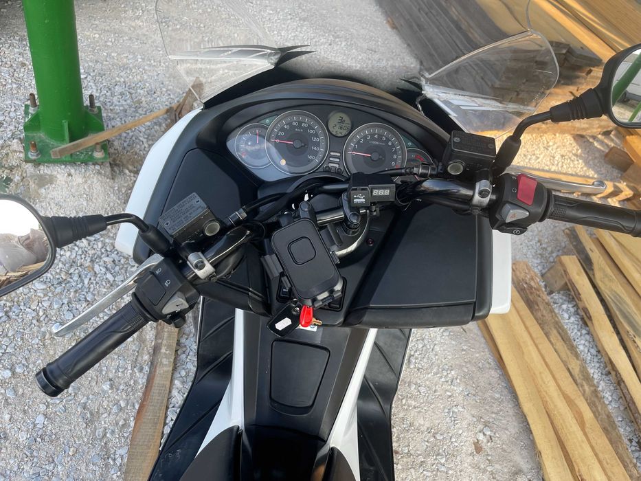 Продава, заменя - HONDA FORZA 300