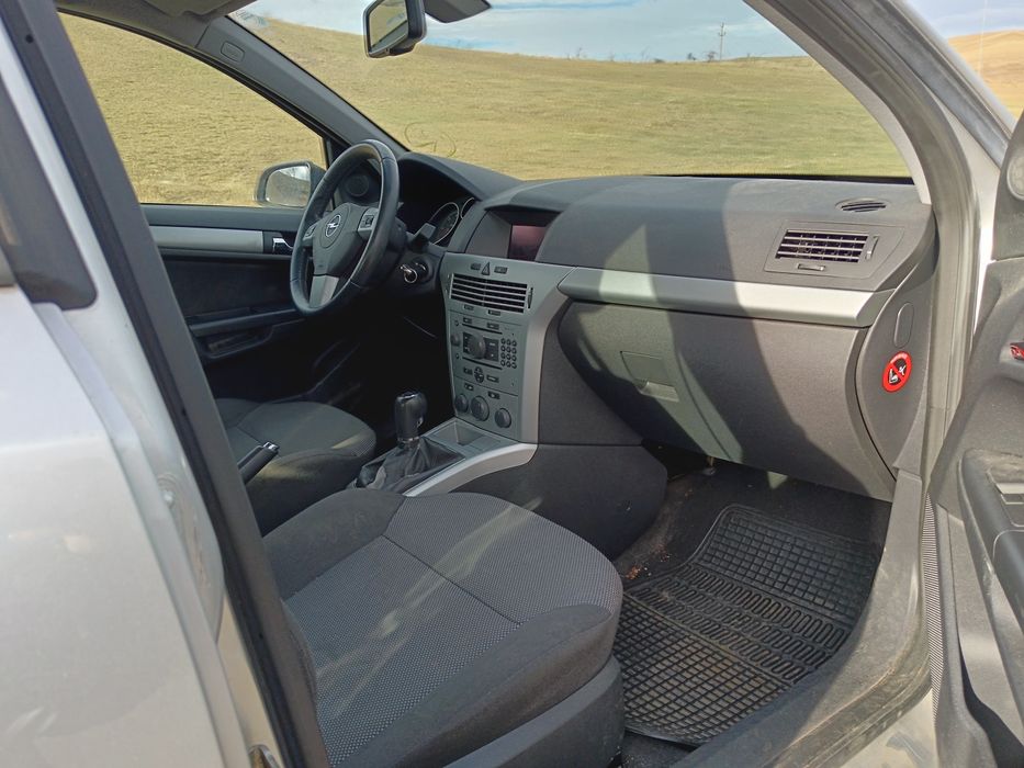 Dezmembrez astra h 1.7 cdti