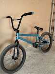 Продам велосипед Bmx в хорошем состояние катались сезон с комплектом