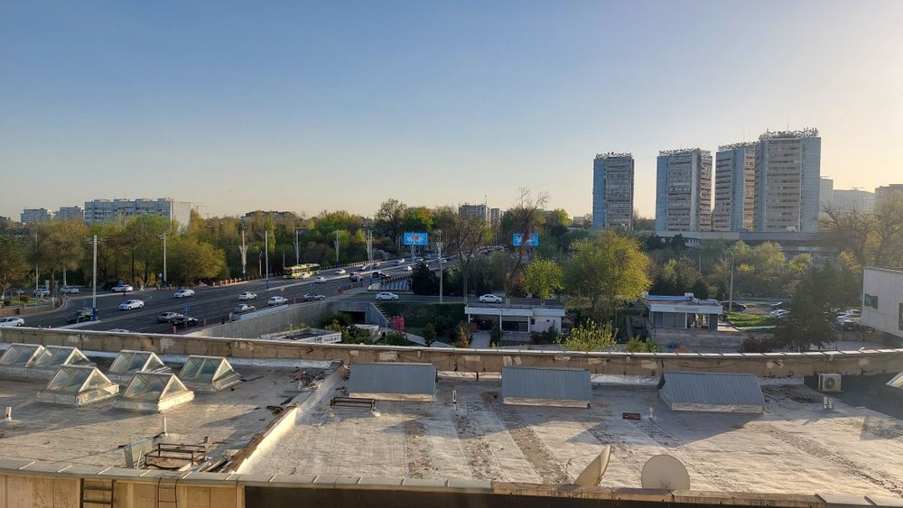 Продается 3-комнатная в московской высотке на Хамида Олимжана
