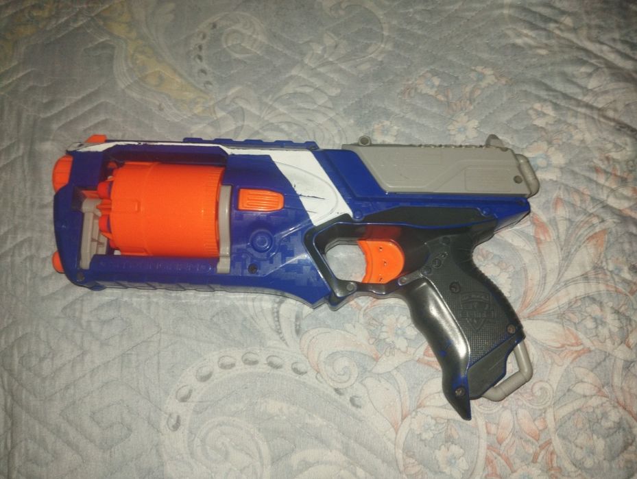 Продам детскую игрушку, с пульками