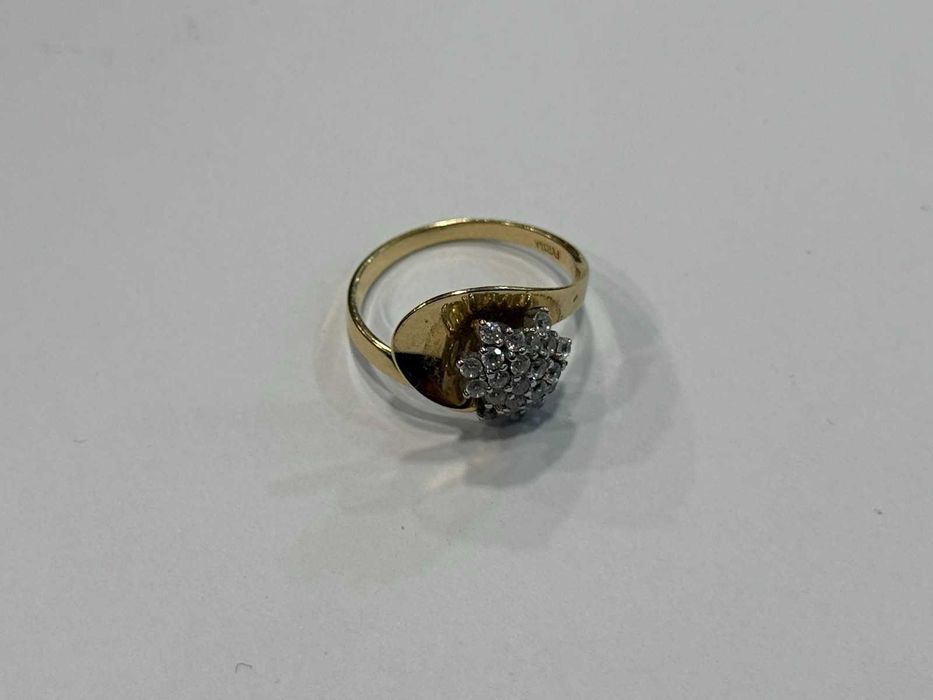 Златен пръстен с камъчета 14К – 3,68 г