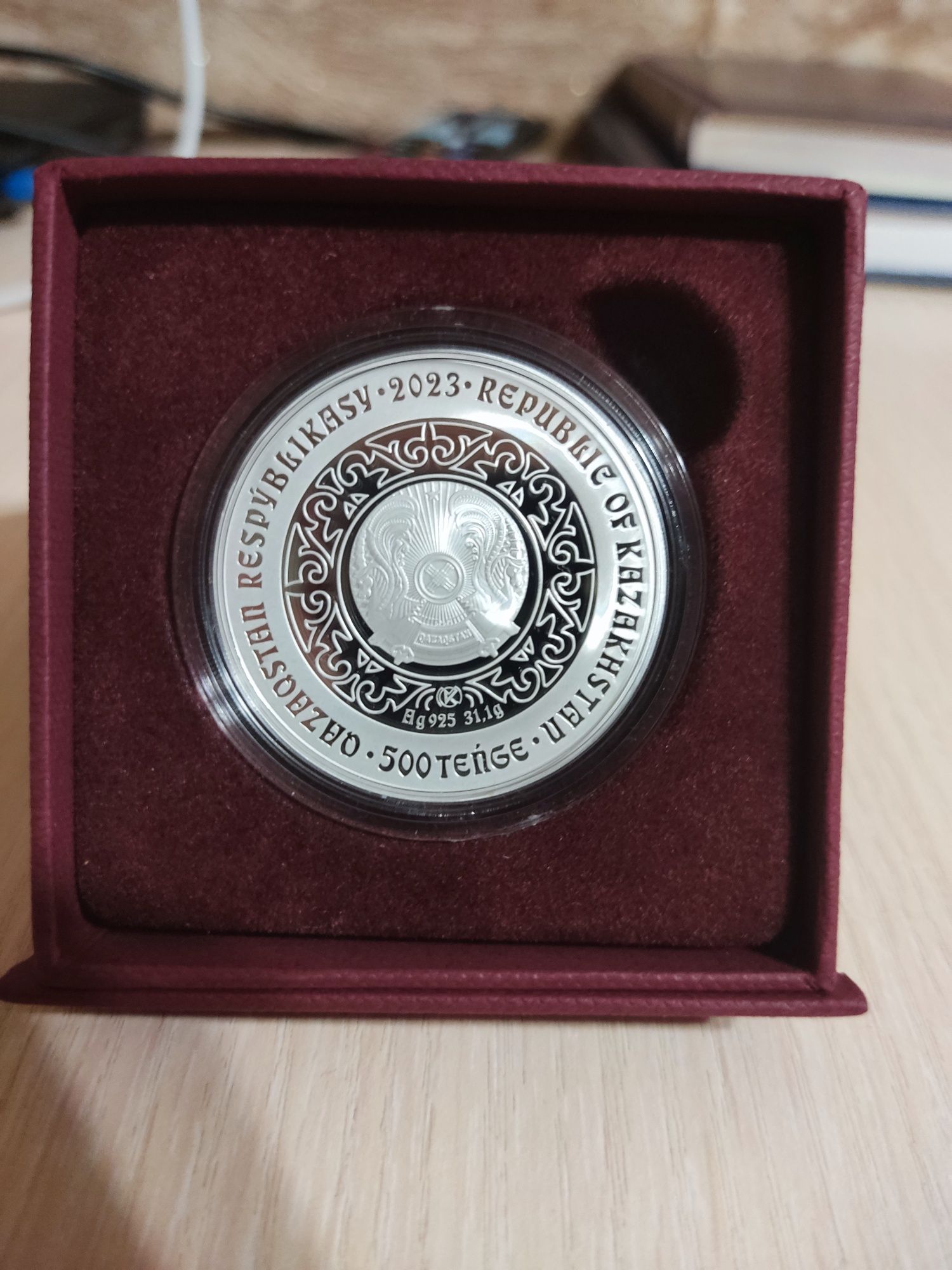 Серебряная монета с бриллиантом Tuie