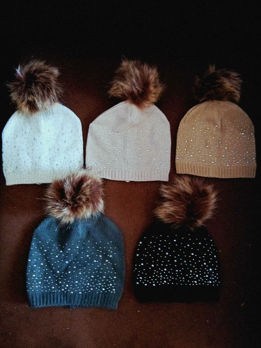 РАЗПРОДАЖБА! Последни бройки шапки за вашите малки принцеси!!