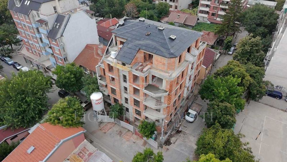 Реф. 917 Тристаен Кючук Париж / Бутикова сграда
