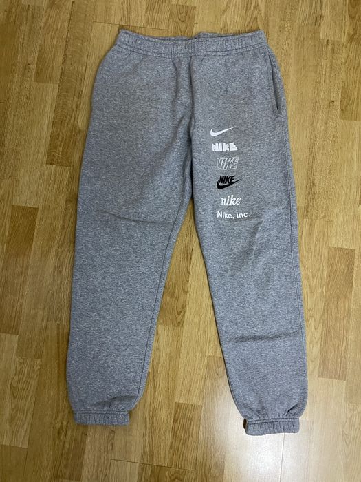 Vand Pantaloni Nike Club Fleece - Gri