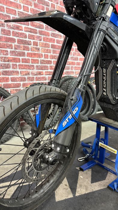 Motocicleta Talaria Sting TL-4000 - 549 km L3e + Kit Supermoto
