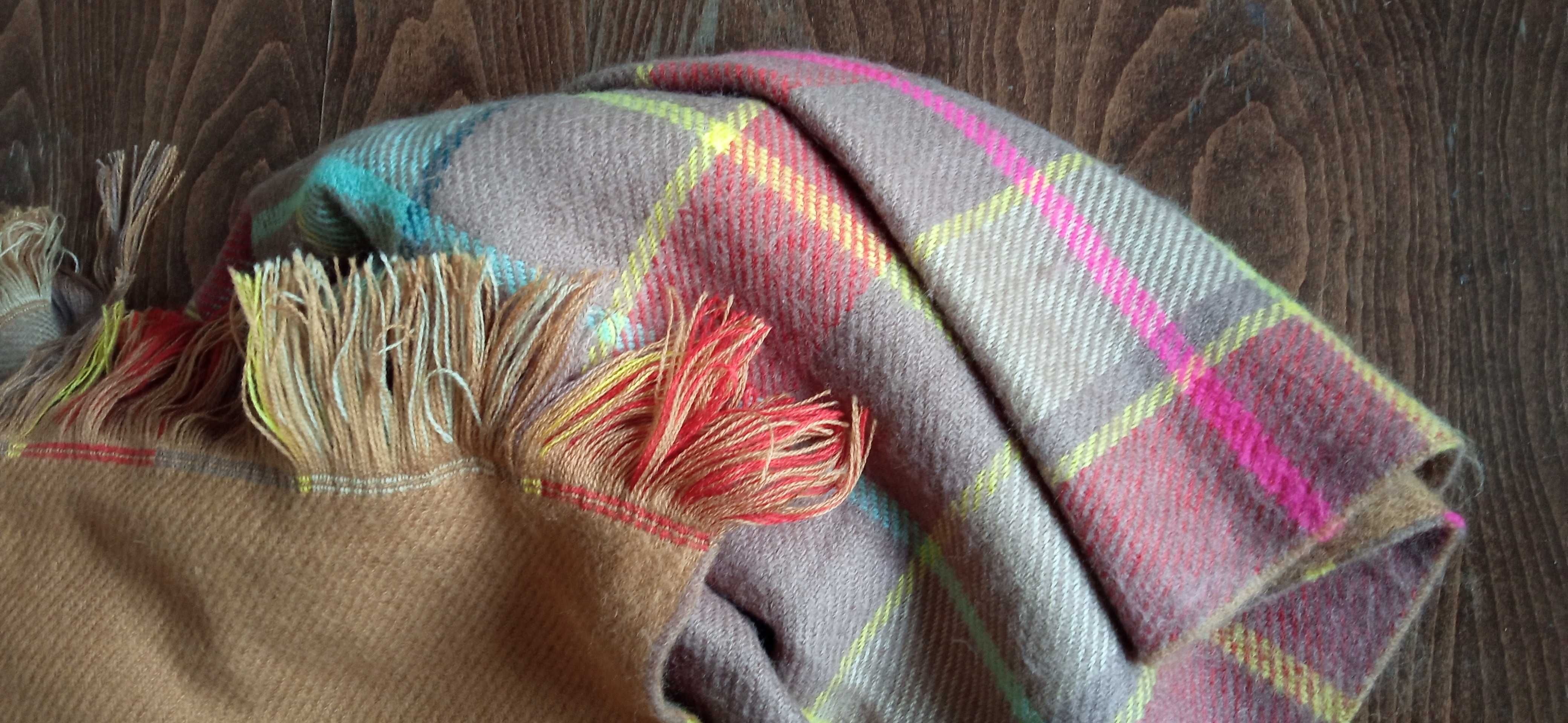 Много меки нови шал и барета от Yaikiki