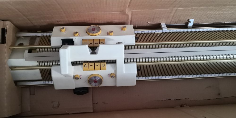 Masina tricotaj Singer 2100-2200 noua