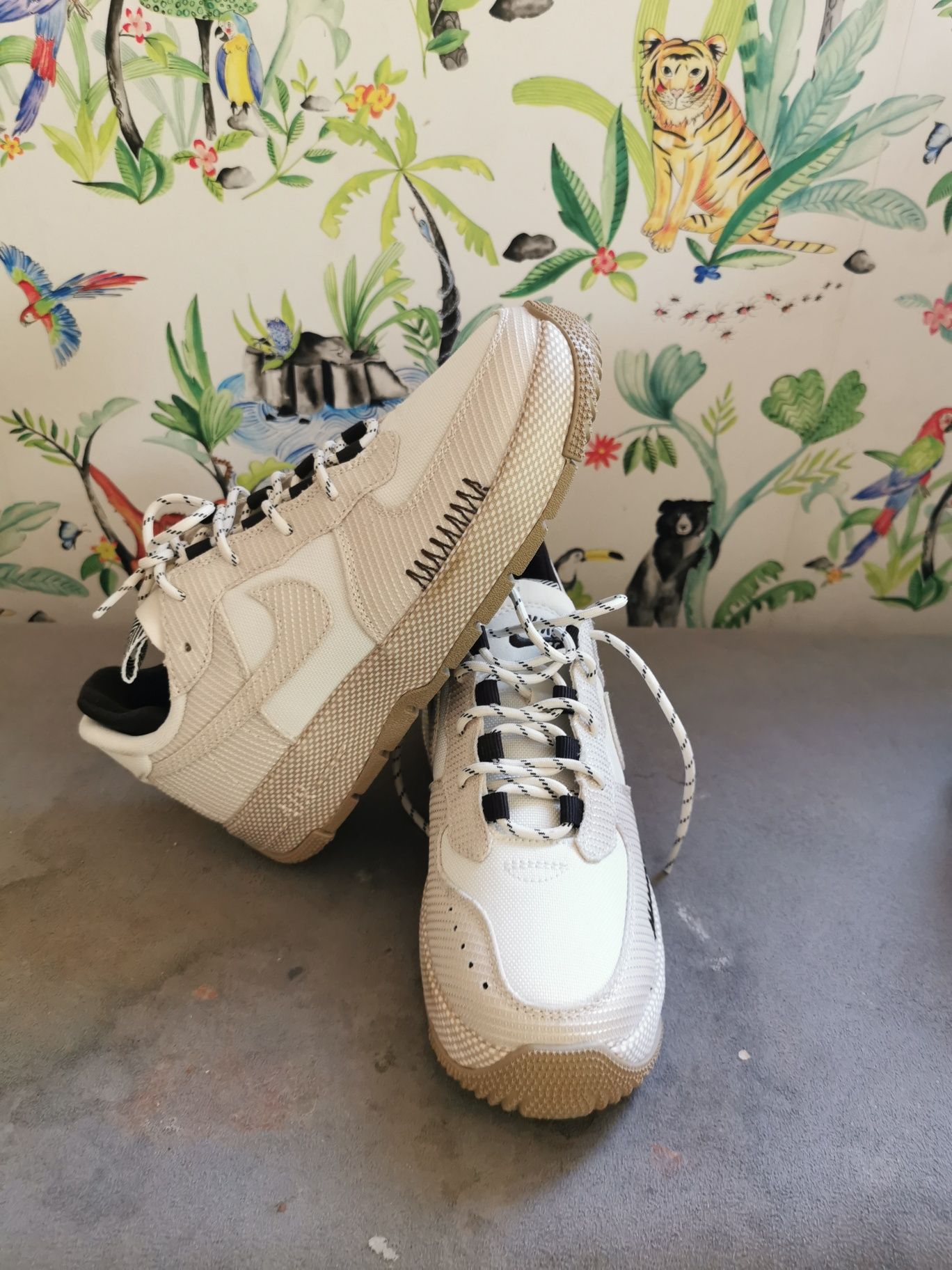 Pantofi sport noi
